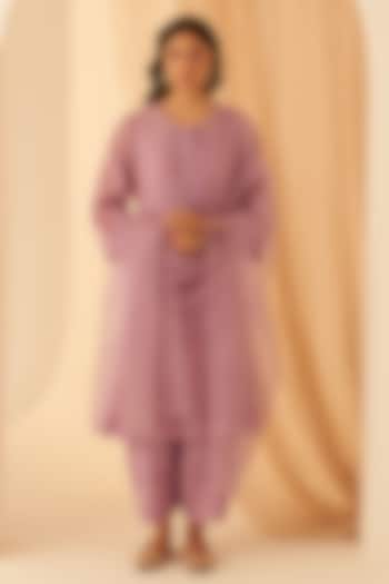 Lilac Chanderi Floral Kantha Embroidered Kurta Set by JANKI INDIA at Pernia's Pop Up Shop