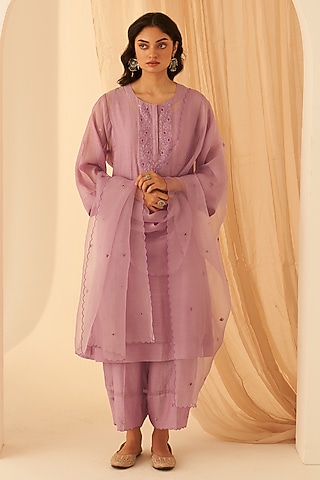 Lilac Chanderi Floral Kantha Embroidered Kurta Set by JANKI INDIA
