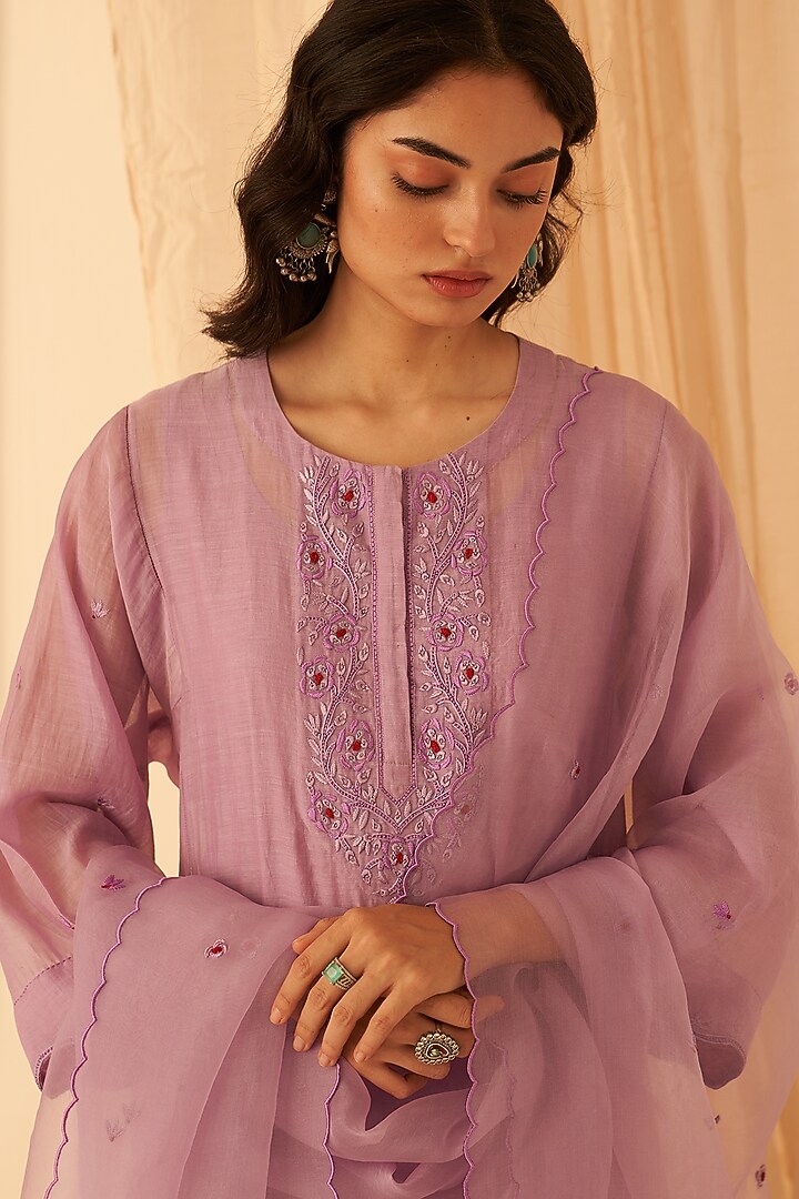 Lilac Chanderi Floral Kantha Embroidered Kurta Set by JANKI INDIA at Pernia's Pop Up Shop