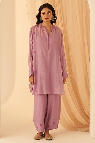 Lilac Chanderi Floral Boota Embroidered Tunic Set by JANKI INDIA