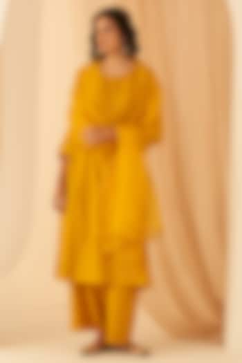 Mustard Chanderi Floral Kantha Embroidered Kurta Set by JANKI INDIA at Pernia's Pop Up Shop