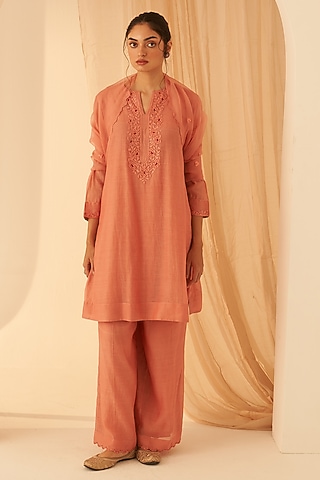 Peach Chanderi Floral Embroidered Kurta Set by JANKI INDIA