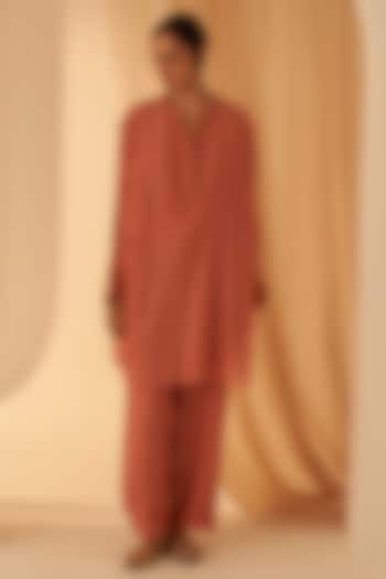 Peach Chanderi Resham Boota Embroidered Kurta Set by JANKI INDIA at Pernia's Pop Up Shop