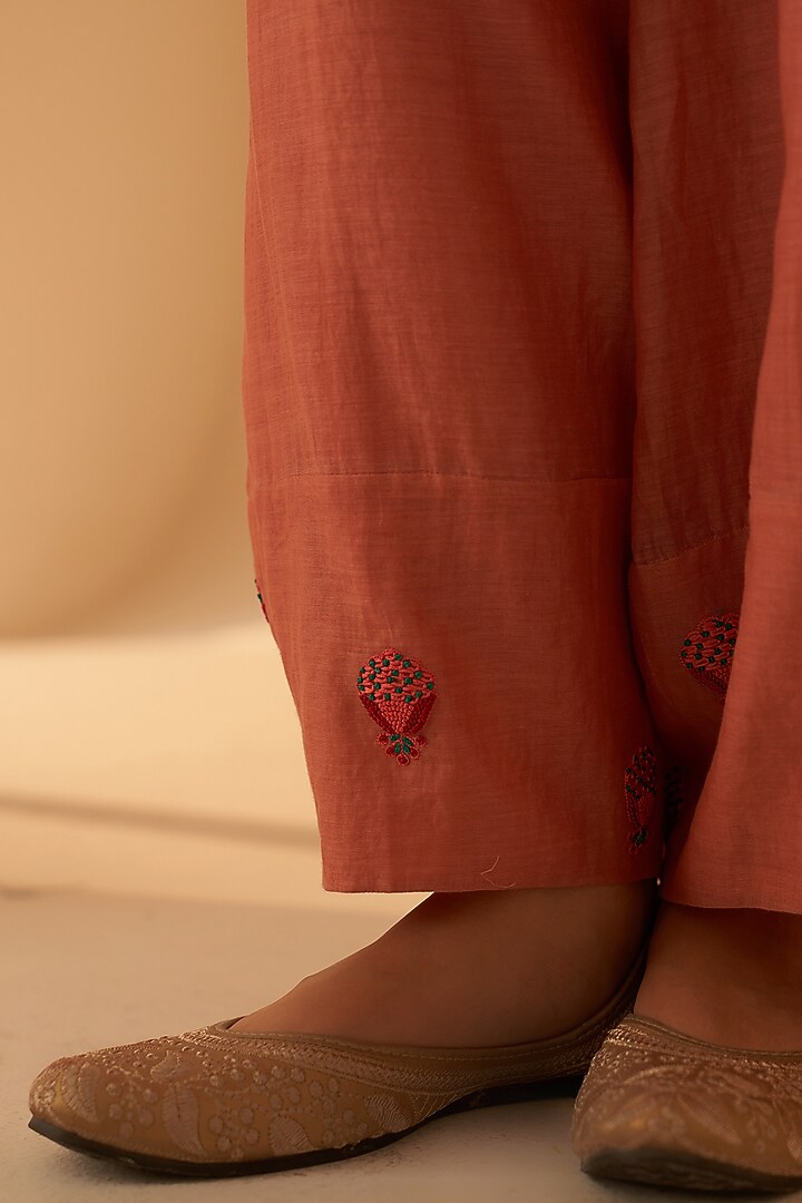 Peach Chanderi Resham Boota Embroidered Kurta Set by JANKI INDIA at Pernia's Pop Up Shop