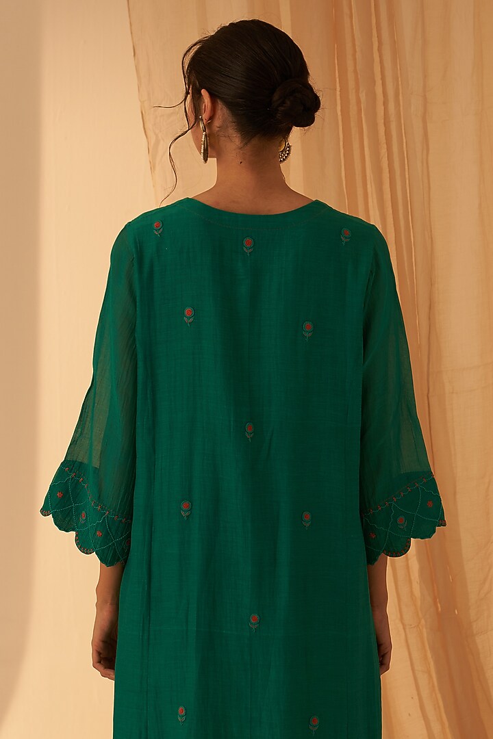 Rama Green Chanderi Floral Embroidered Kurta Set by JANKI INDIA at Pernia's Pop Up Shop