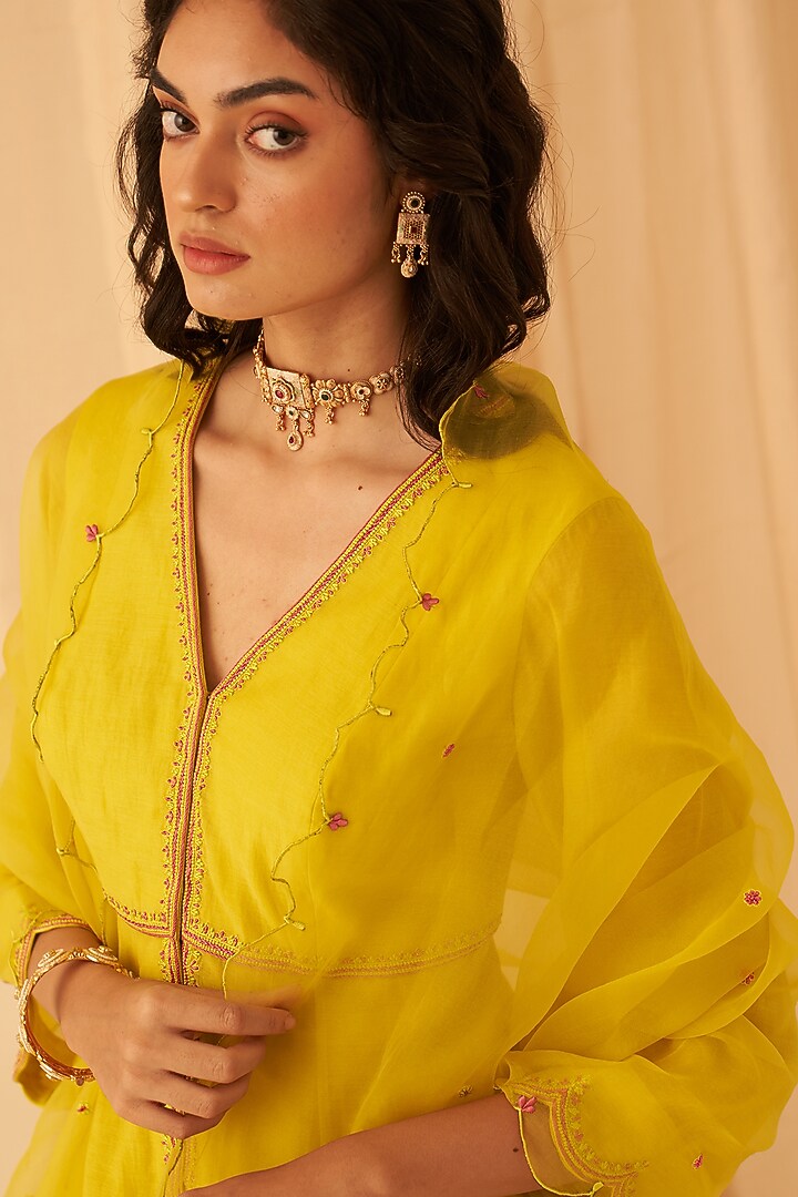 Lime Yellow Chanderi Thread Embroidered Kurta Set by JANKI INDIA at Pernia's Pop Up Shop