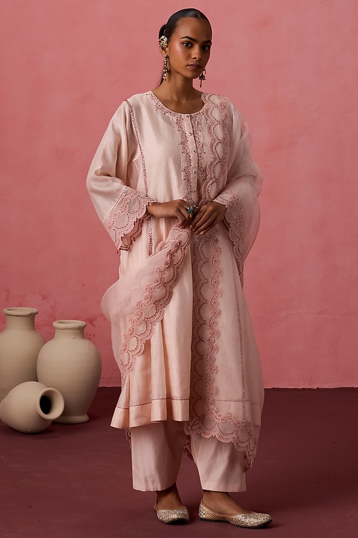 Cozy Peach Chanderi Resham Embroidered Kurta Set by JANKI INDIA at Pernia's Pop Up Shop