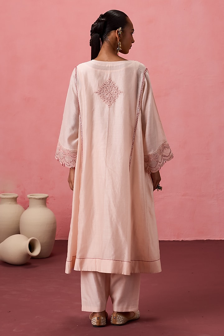 Cozy Peach Chanderi Resham Embroidered Kurta Set by JANKI INDIA at Pernia's Pop Up Shop