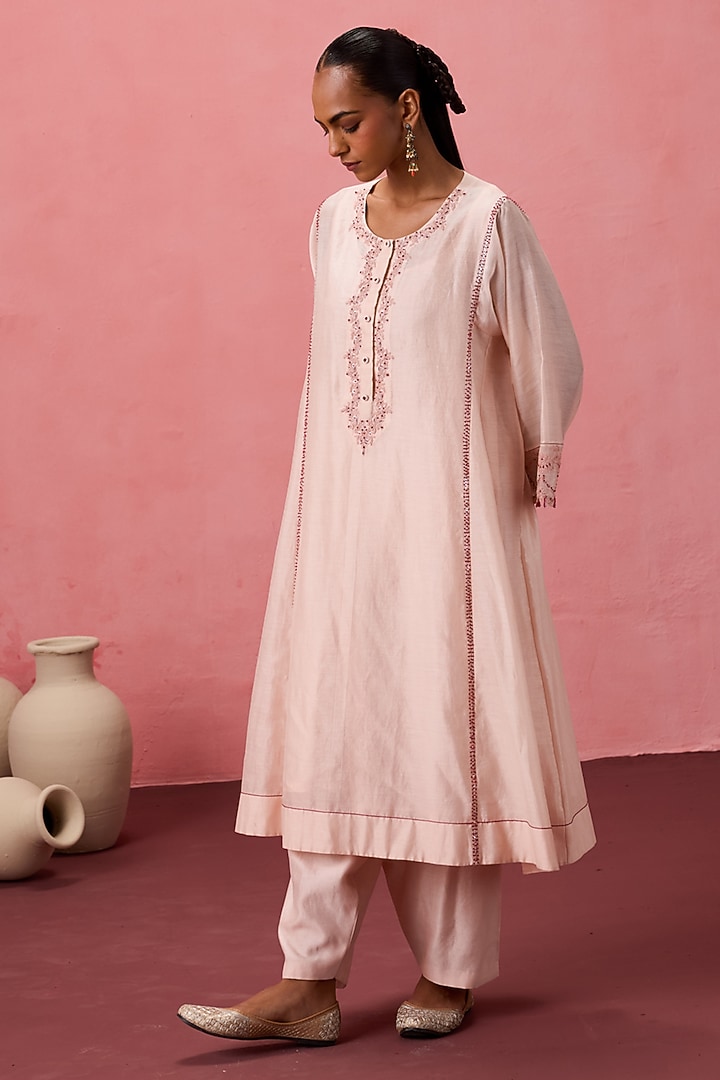 Cozy Peach Chanderi Resham Embroidered Kurta Set by JANKI INDIA at Pernia's Pop Up Shop