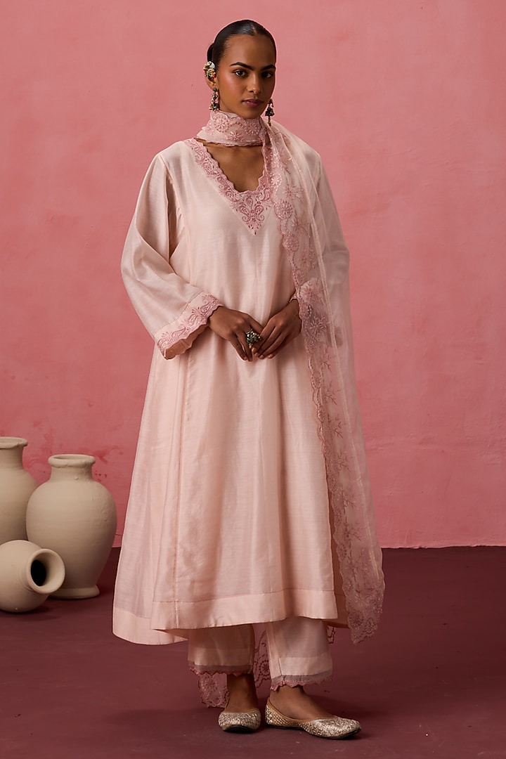Cozy Peach Chanderi Resham Embroidered Kurta Set by JANKI INDIA at Pernia's Pop Up Shop