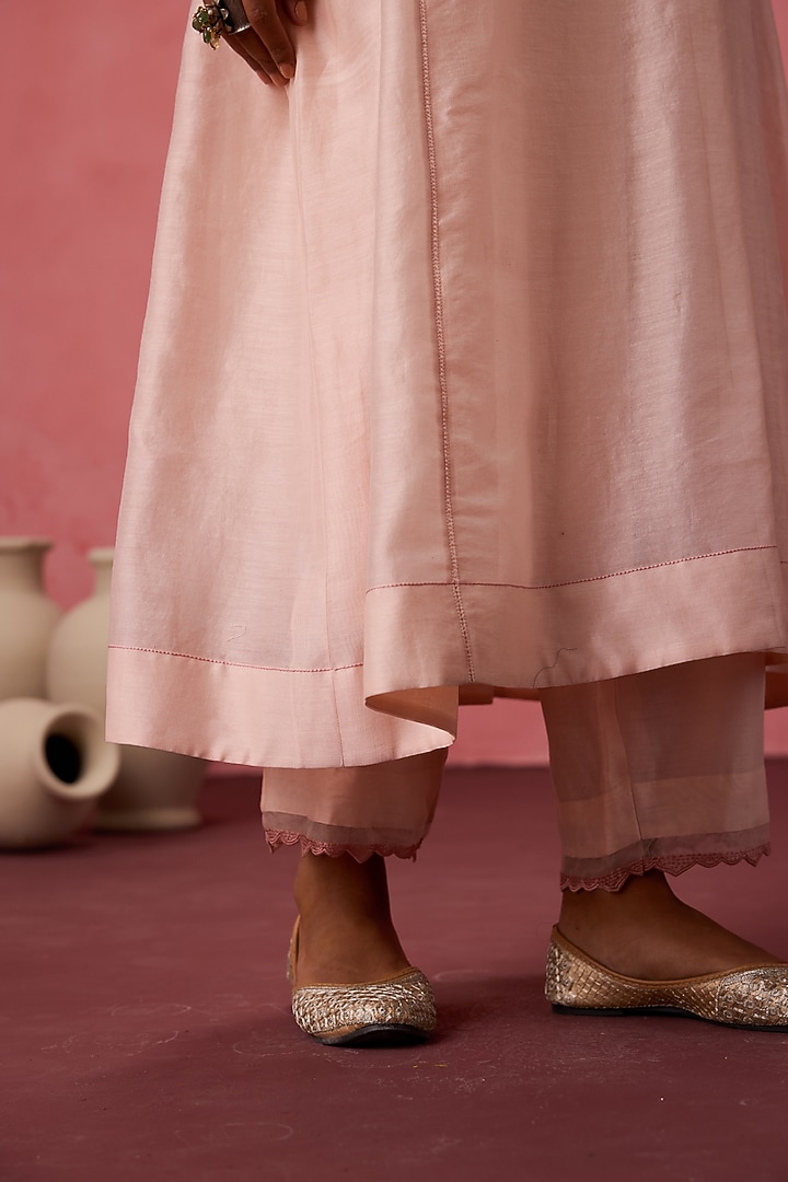 Cozy Peach Chanderi Resham Embroidered Kurta Set by JANKI INDIA at Pernia's Pop Up Shop