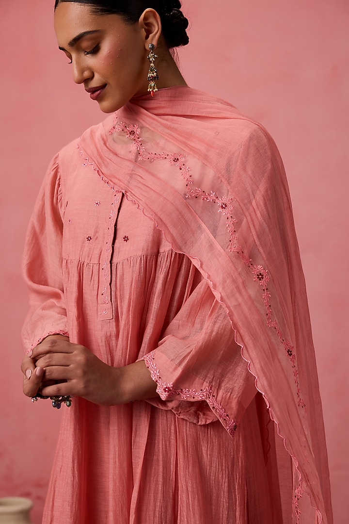 Peach Chanderi Resham Embroidered Kurta Set by JANKI INDIA at Pernia's Pop Up Shop