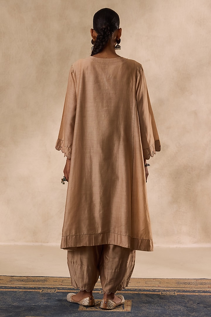 Champagne Chanderi Dori Embroidered Kurta Set by JANKI INDIA at Pernia's Pop Up Shop