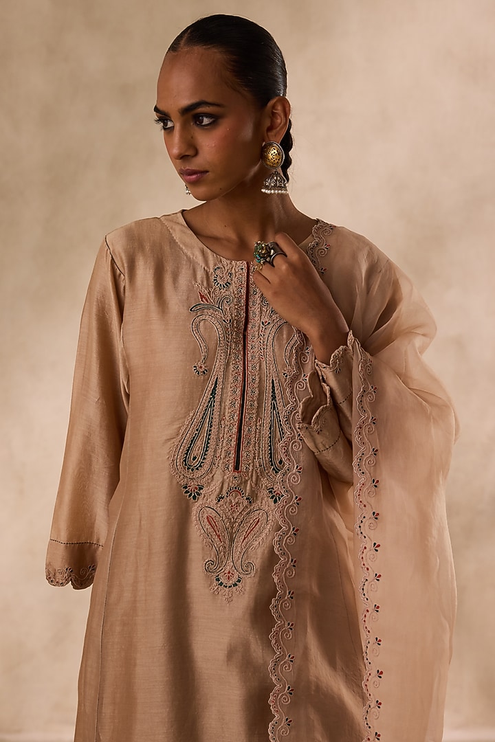 Champagne Chanderi Dori Embroidered Kurta Set by JANKI INDIA at Pernia's Pop Up Shop