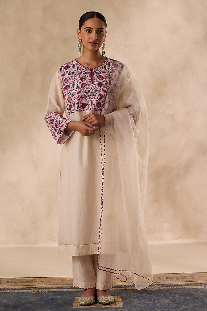 Ivory Chanderi Resham Embroidered Kurta Set by JANKI INDIA at Pernia's Pop Up Shop
