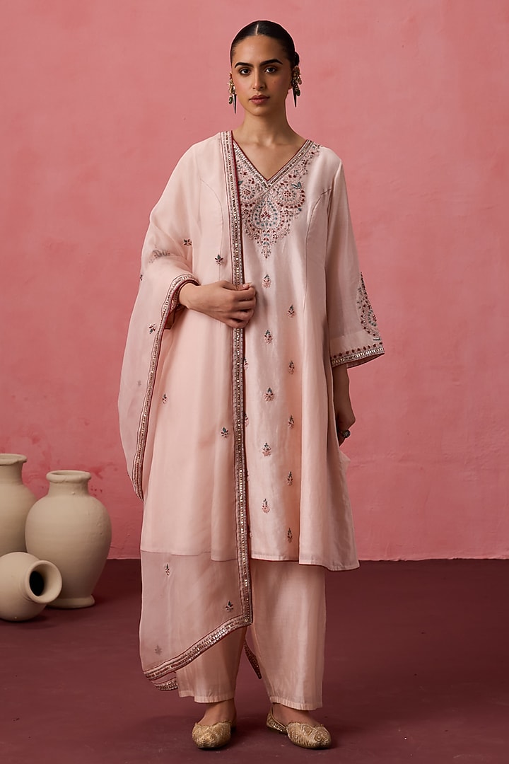 Cozy Peach Chanderi Resham Embroidered Kurta Set by JANKI INDIA at Pernia's Pop Up Shop