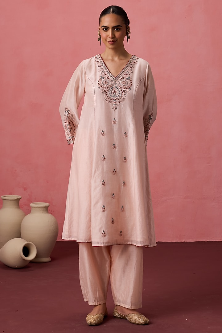 Cozy Peach Chanderi Resham Embroidered Kurta Set by JANKI INDIA at Pernia's Pop Up Shop
