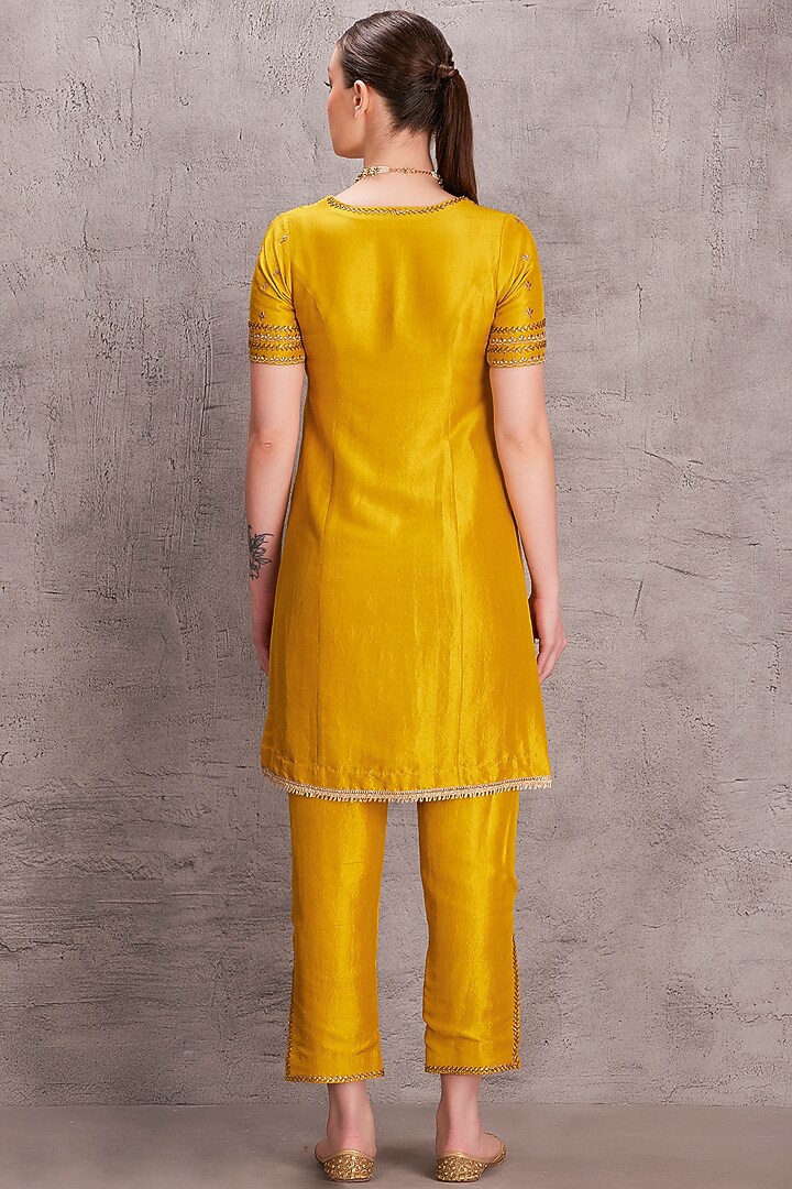 Yellow Dupion Silk Resham & Zari Work Kurta Set by JANKI INDIA at Pernia's Pop Up Shop