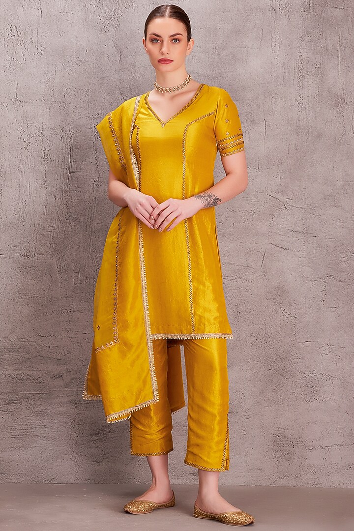 Yellow Dupion Silk Resham & Zari Work Kurta Set by JANKI INDIA at Pernia's Pop Up Shop