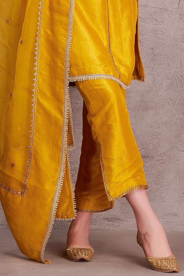 Yellow Dupion Silk Resham & Zari Work Kurta Set by JANKI INDIA at Pernia's Pop Up Shop