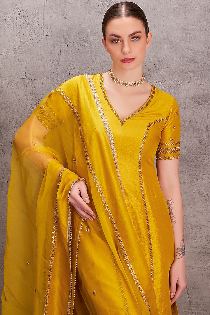 Yellow Dupion Silk Resham & Zari Work Kurta Set by JANKI INDIA at Pernia's Pop Up Shop