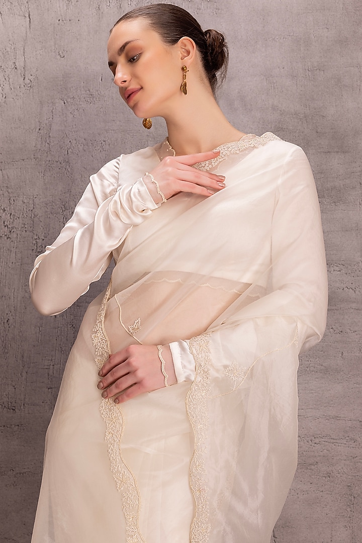 White Pure Silk & Organza Thread Work Wedding Saree Set by JANKI INDIA at Pernia's Pop Up Shop