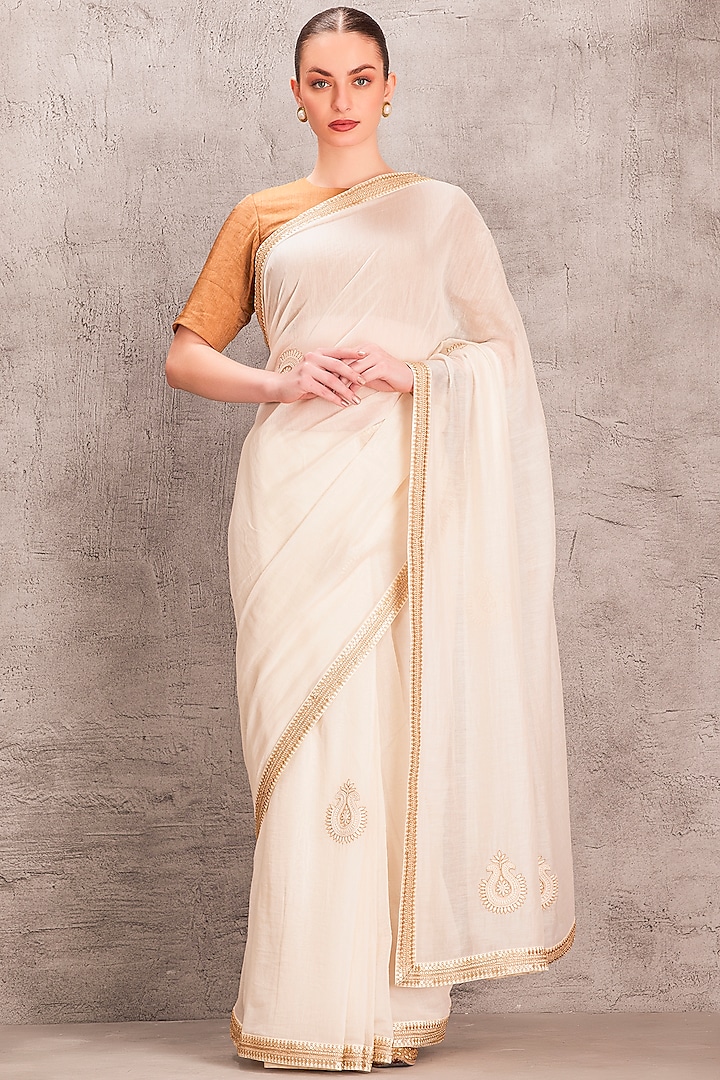 White Chanderi Floral Thread Embroidered Saree Set by JANKI INDIA at Pernia's Pop Up Shop