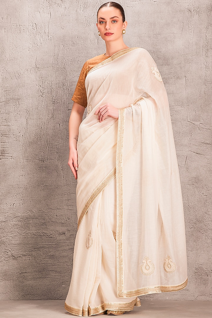 White Chanderi Floral Thread Embroidered Party Wear Saree Set by JANKI INDIA at Pernia's Pop Up Shop