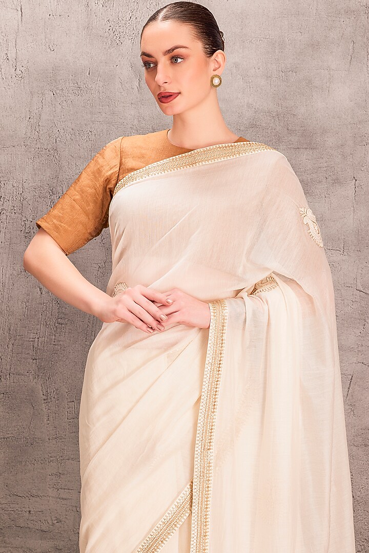 White Chanderi Floral Thread Embroidered Party Wear Saree Set by JANKI INDIA at Pernia's Pop Up Shop