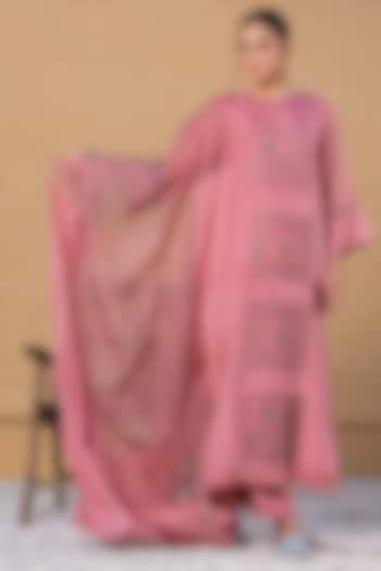 Pink Silk Thread Embroidered Kaftan Set by JANKI INDIA at Pernia's Pop Up Shop