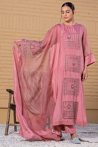 Pink Silk Thread Embroidered Kaftan Set by JANKI INDIA