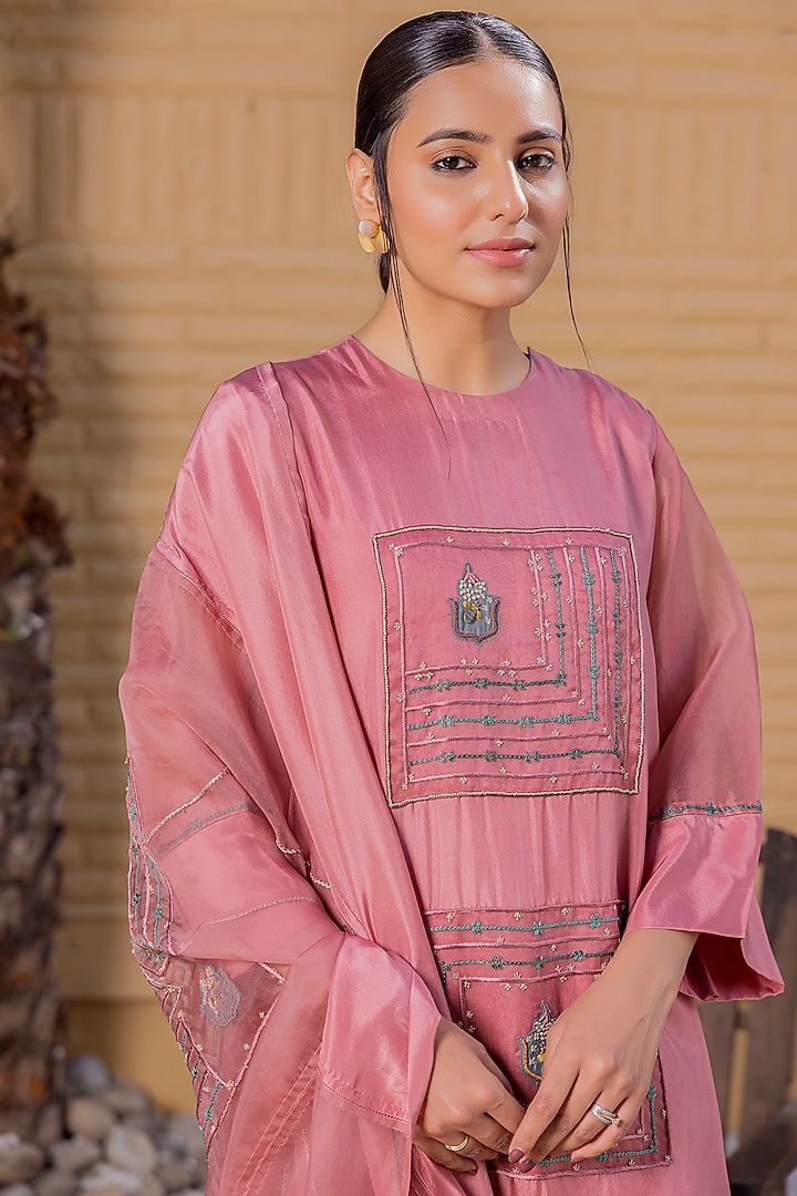 Pink Silk Thread Embroidered Kaftan Set by JANKI INDIA at Pernia's Pop Up Shop