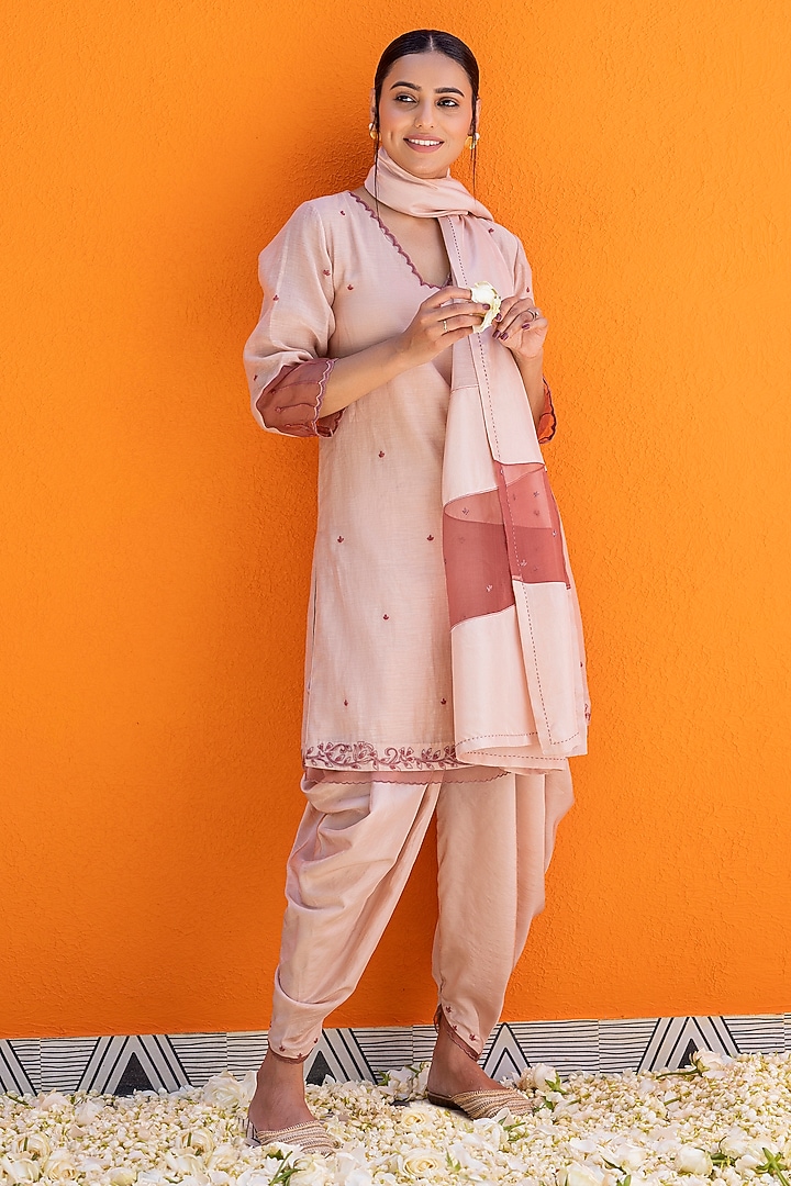 Rose Gold Chanderi Embellished Kurta Set by JANKI INDIA at Pernia's Pop Up Shop
