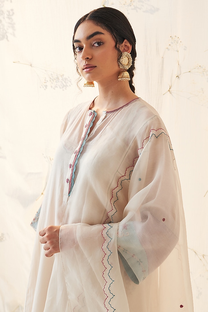 Ivory Chanderi Thread Hand Embroidered Kurta Set by JANKI INDIA at Pernia's Pop Up Shop
