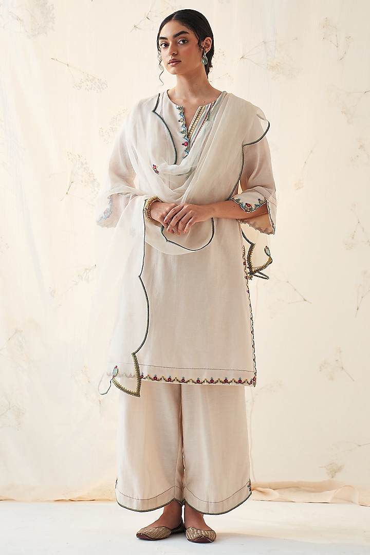 Ivory Chanderi Thread Work Kurta Set by JANKI INDIA at Pernia's Pop Up Shop