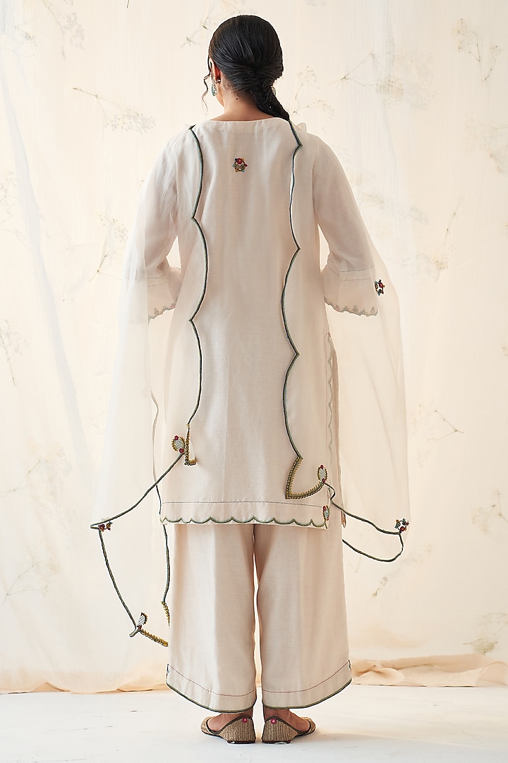 Ivory Chanderi Thread Work Kurta Set by JANKI INDIA at Pernia's Pop Up Shop