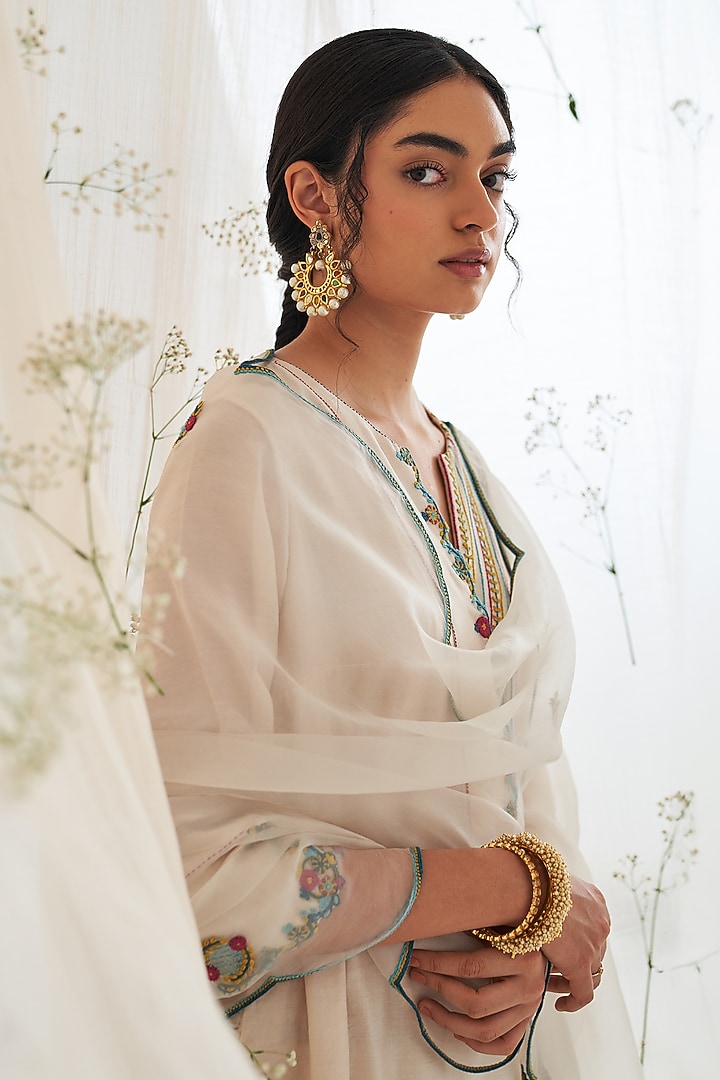 Ivory Chanderi Thread Work Kurta Set by JANKI INDIA at Pernia's Pop Up Shop