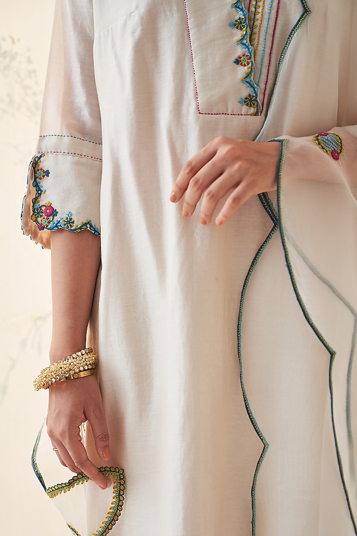 Ivory Chanderi Thread Work Kurta Set by JANKI INDIA at Pernia's Pop Up Shop