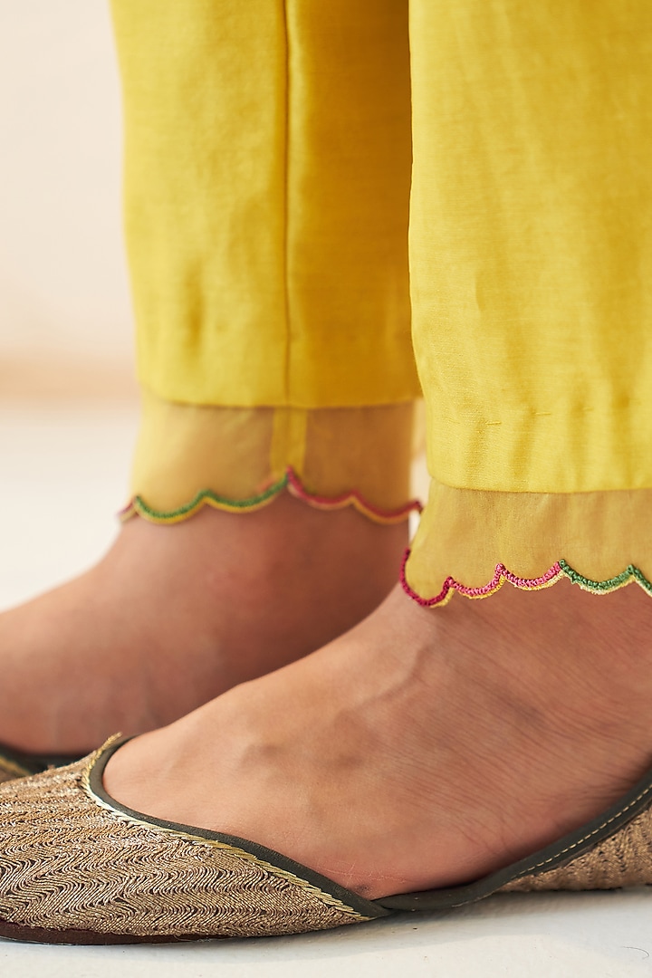 Yellow Chanderi Thread Work Kurta Set by JANKI INDIA at Pernia's Pop Up Shop