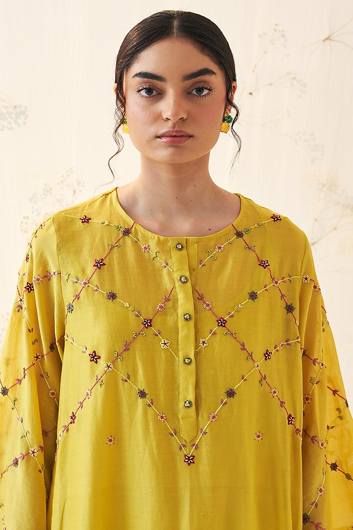 Yellow Chanderi Thread Work Kurta Set by JANKI INDIA at Pernia's Pop Up Shop