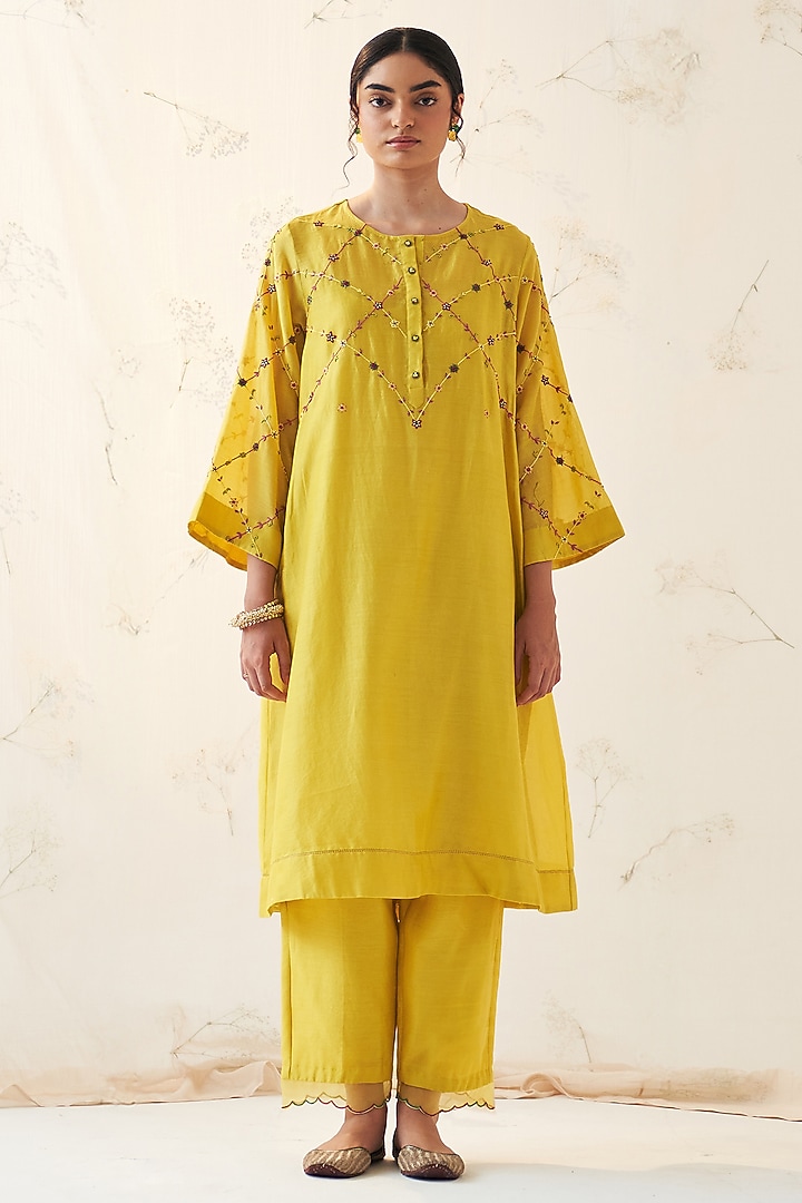 Yellow Chanderi Thread Work Kurta Set by JANKI INDIA at Pernia's Pop Up Shop