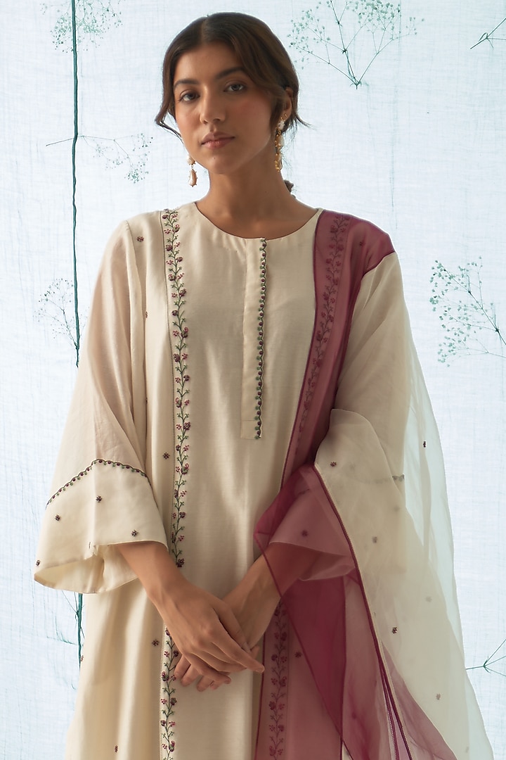 Ivory Chanderi Handwork Kurta Set by JANKI INDIA at Pernia's Pop Up Shop