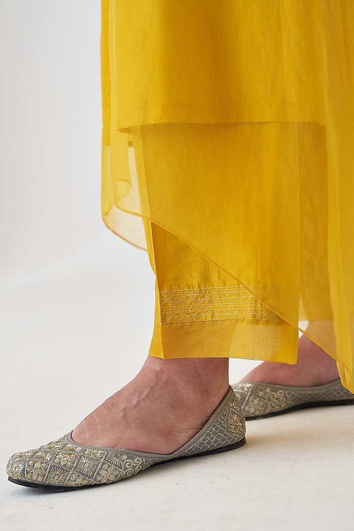Yellow Dupion Silk Embroidered Kaftan Set by JANKI INDIA at Pernia's Pop Up Shop