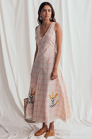 Buy Pink Haldi Dress for Women Online from India's Luxury Designers 2026 Buy Pink Haldi Dress for Women Online from India's Luxury Designers 2026