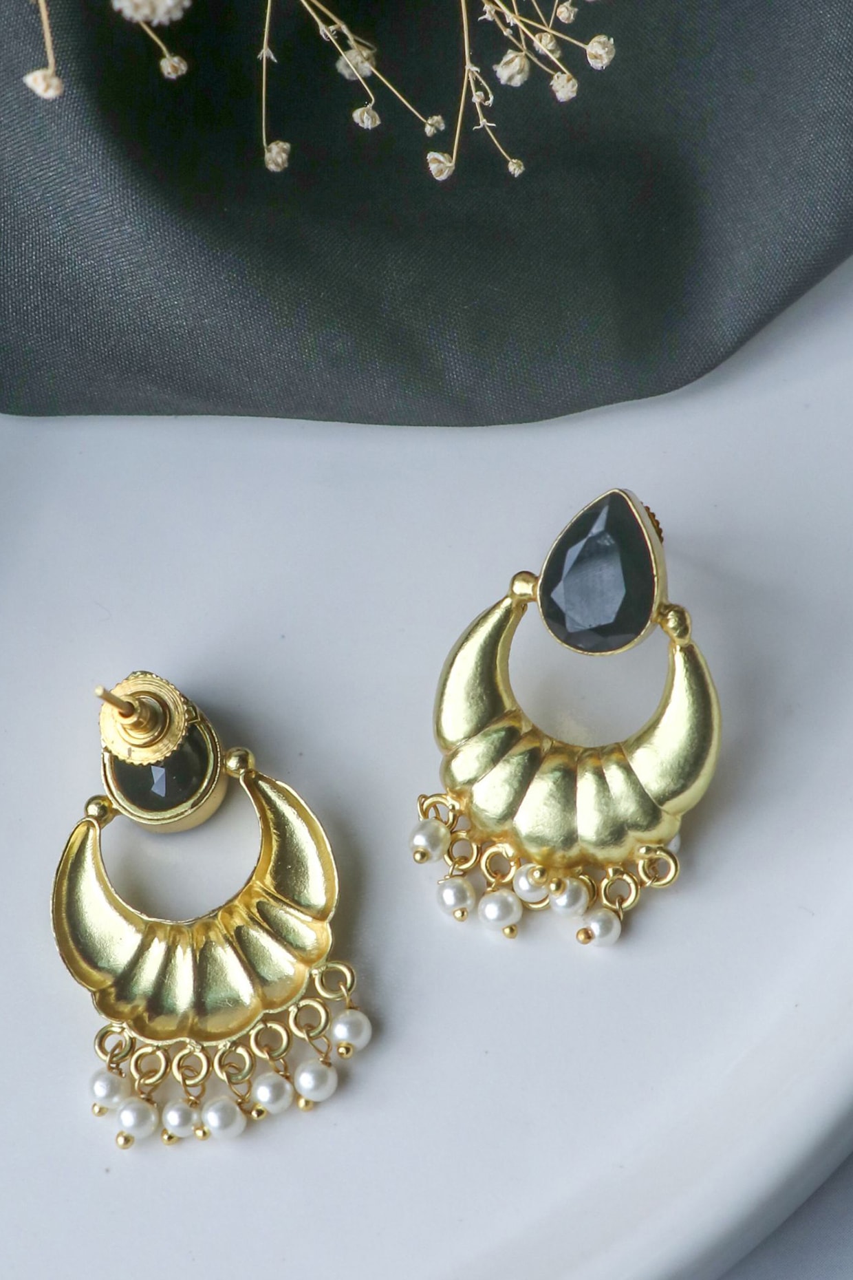 Amazon.com: Pahal Ethnic Bollywood Black Hanging Long Gold Jhumka Earrings  South Indian Wedding Jewelry Set for Women: Clothing, Shoes & Jewelry