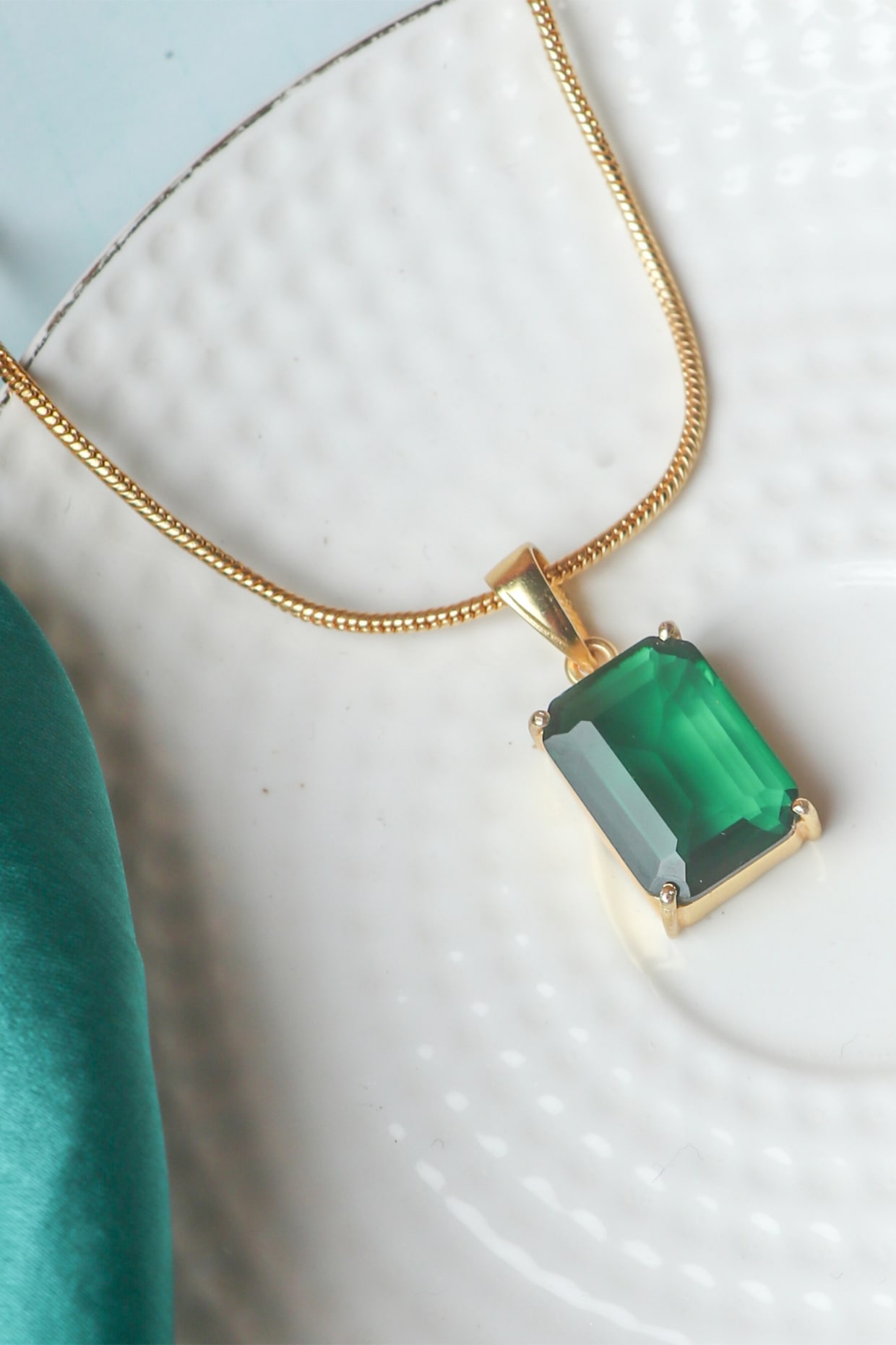 Emerald Green Choker Necklace, Bridal Emerald Necklace, Statement Chok –  Petite Delights By Ilona Rubin