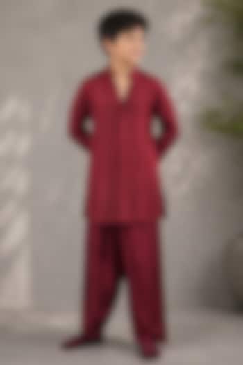 Wine Cotton Satin Printed Kurta Set For Boys by Jorah Kids at Pernia's Pop Up Shop