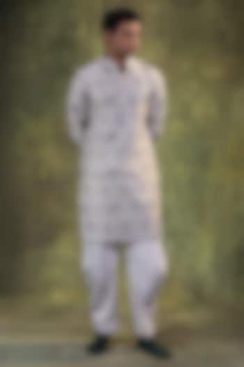 Ivory Chanderi Silk Thread Embroidered Kurta Set by JORAH MEN at Pernia's Pop Up Shop