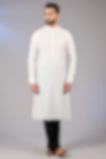 White Cotton Kurta by Sarab Khanijou at Pernia's Pop Up Shop