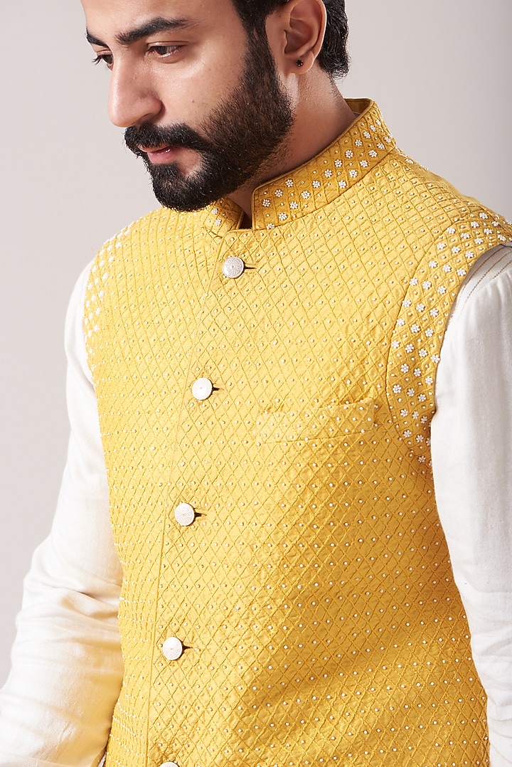 Off-White Moss Crepe Kurta With Waistcoat by Sarab Khanijou at Pernia's Pop Up Shop